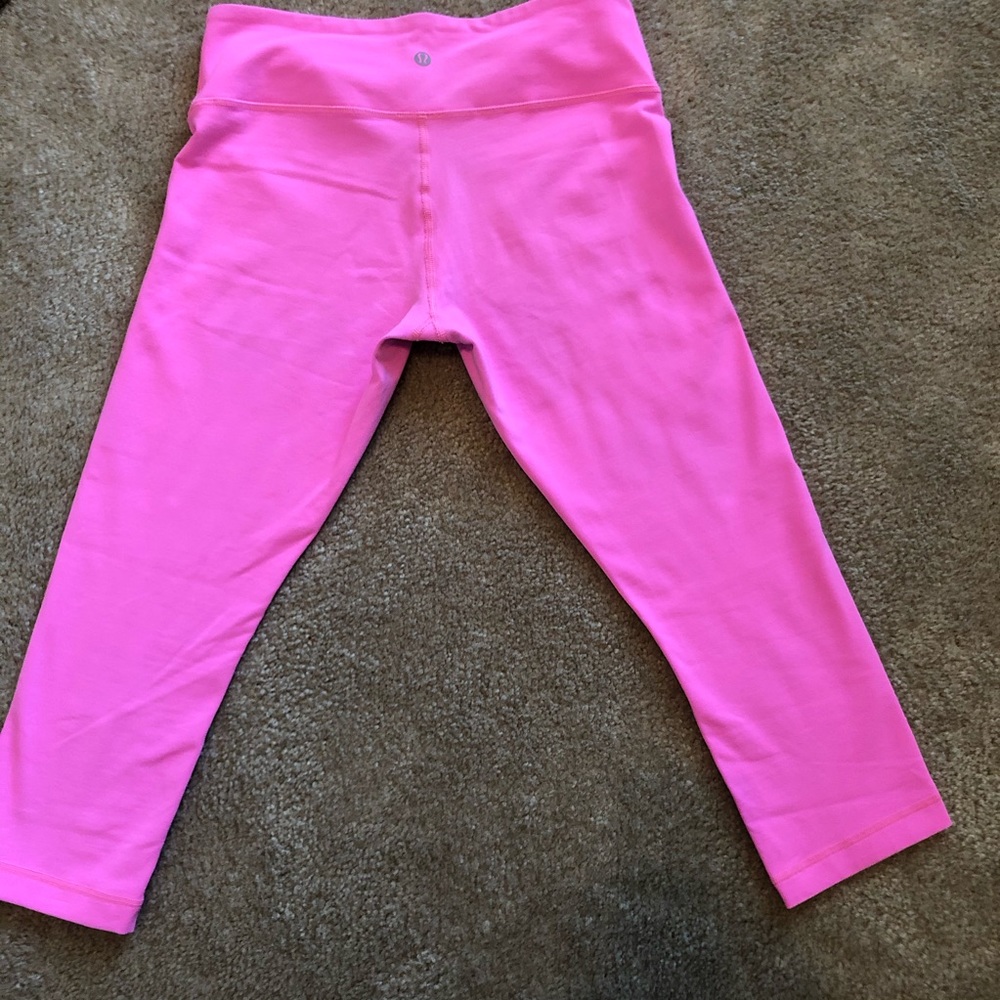 Lululemon Pink Wunder Under Crops size 8